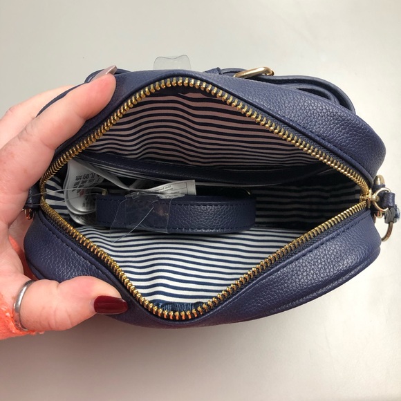 NWT - Disney convertible belt bag in navy 🤩 - Picture 4 of 9